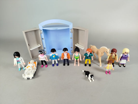 Playmobil Figuren-Set – 10 Figuren mit Pferd, Hund & Aufbewahrungsbox