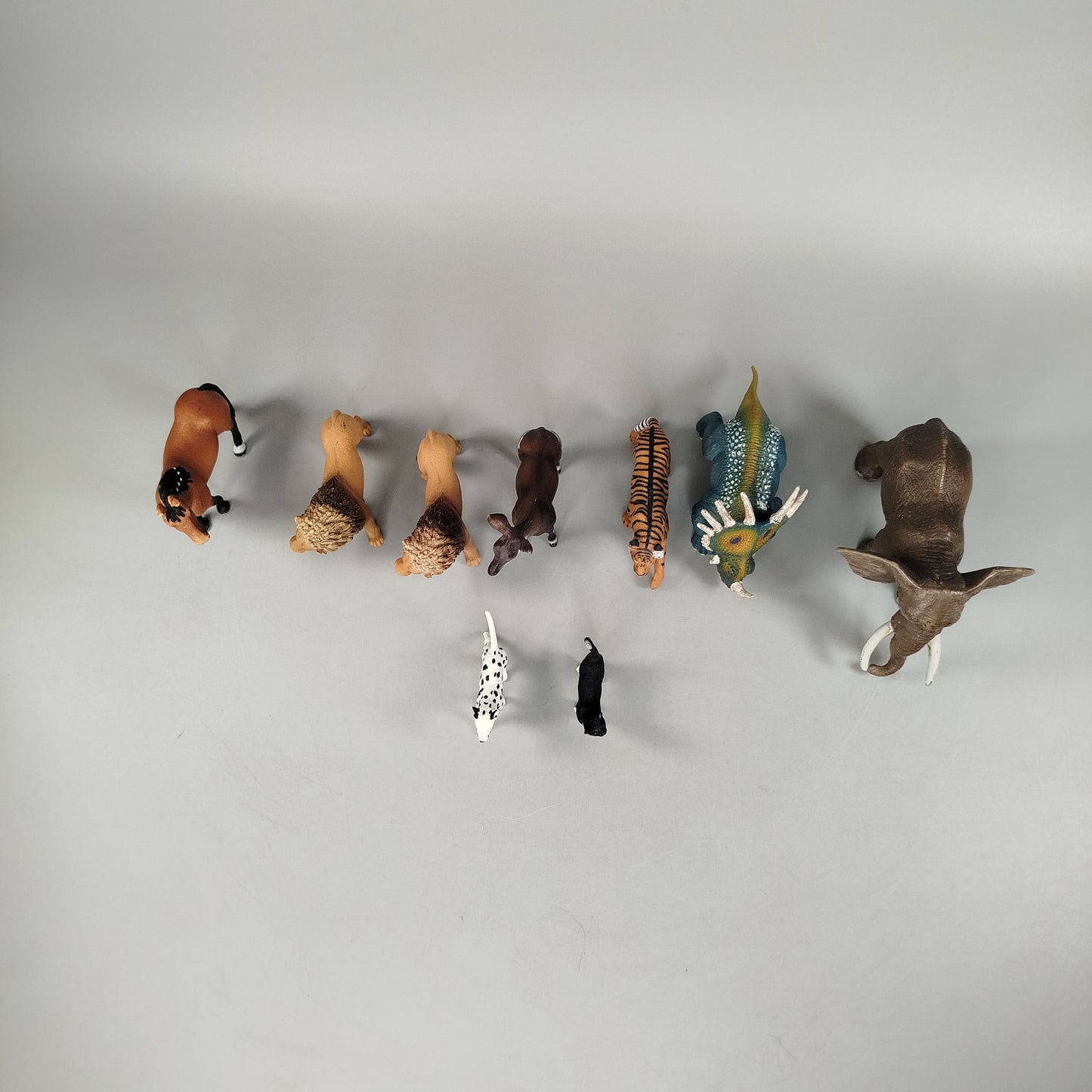 Schleich Tierfiguren Set von 9 Tieren – Pferd, Löwe, Tiger, Elefant