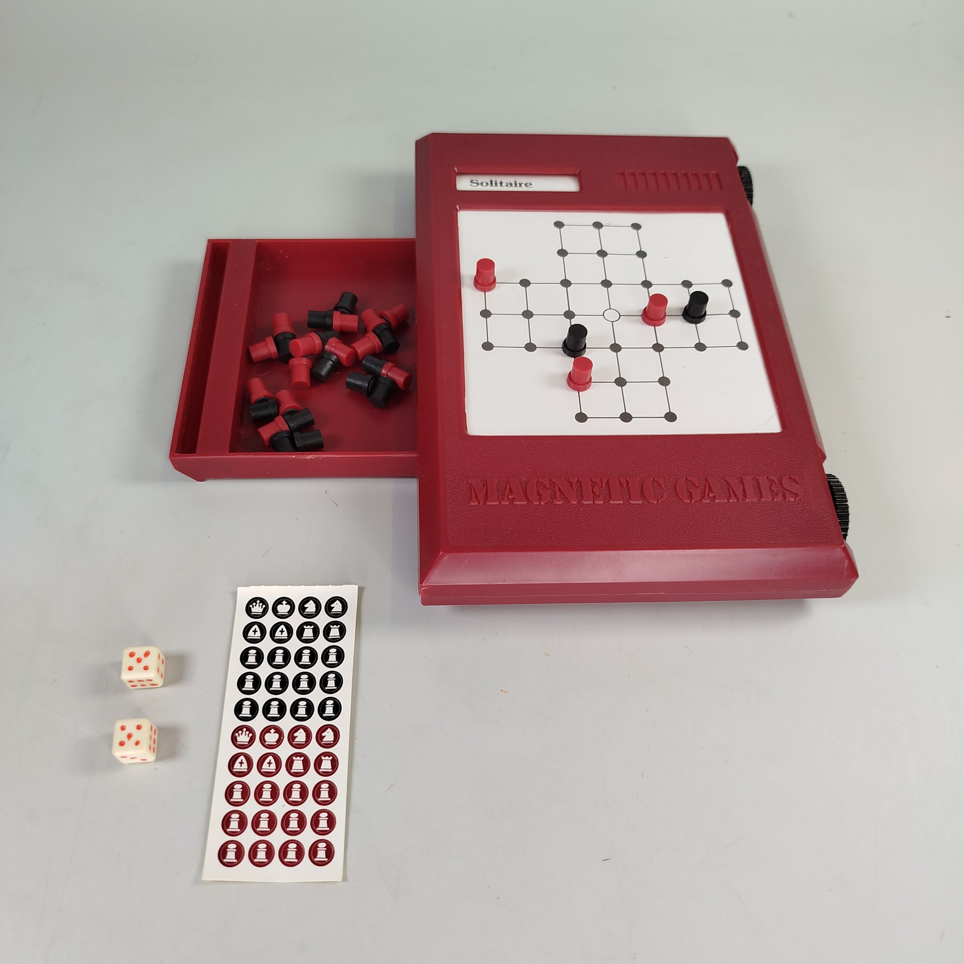 Verschiedene Marken Umfangreiches Spielset mit beliebten Brett- und Kartenspielen