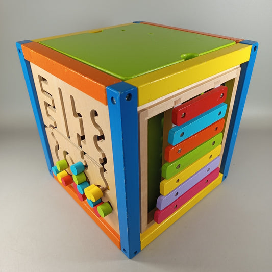 Holz Aktivitätswürfel – Motorikspielzeug mit Xylophon & Kugelbahn