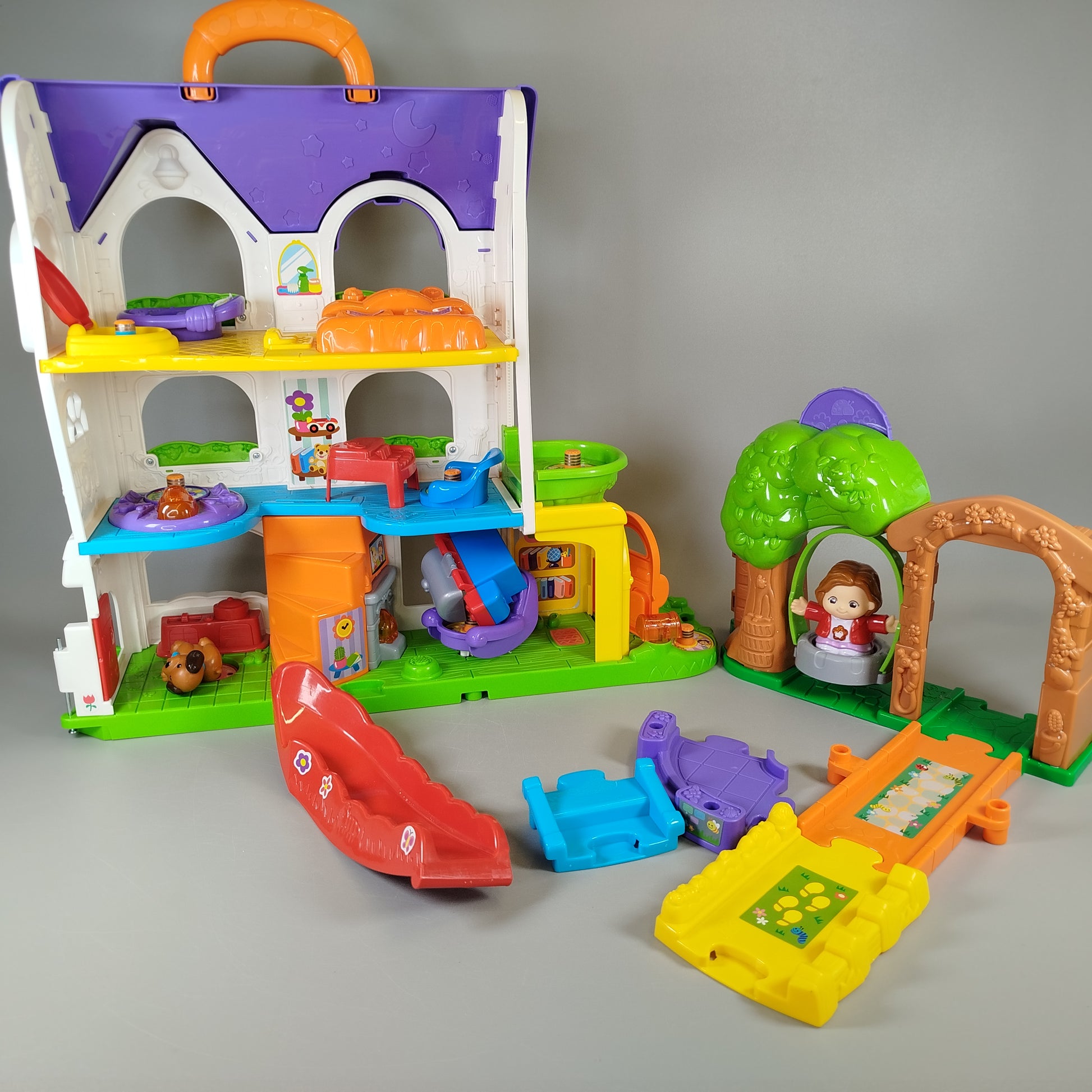 Interaktives Spielhaus mit Spielfigur & Rutsche