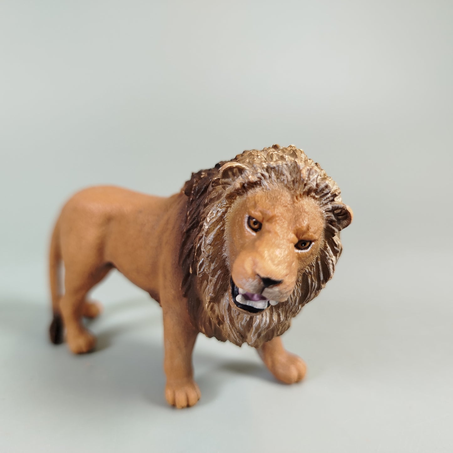 Schleich Tierfiguren Set von 4 – Dinosaurier und Löwen, neuwertig