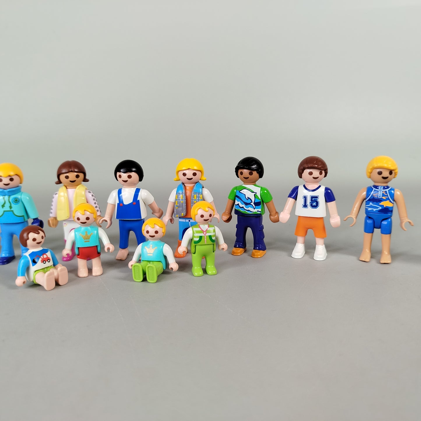 Playmobil Figuren Set von 19 Minifiguren – verschiedene Outfits & Zubehör