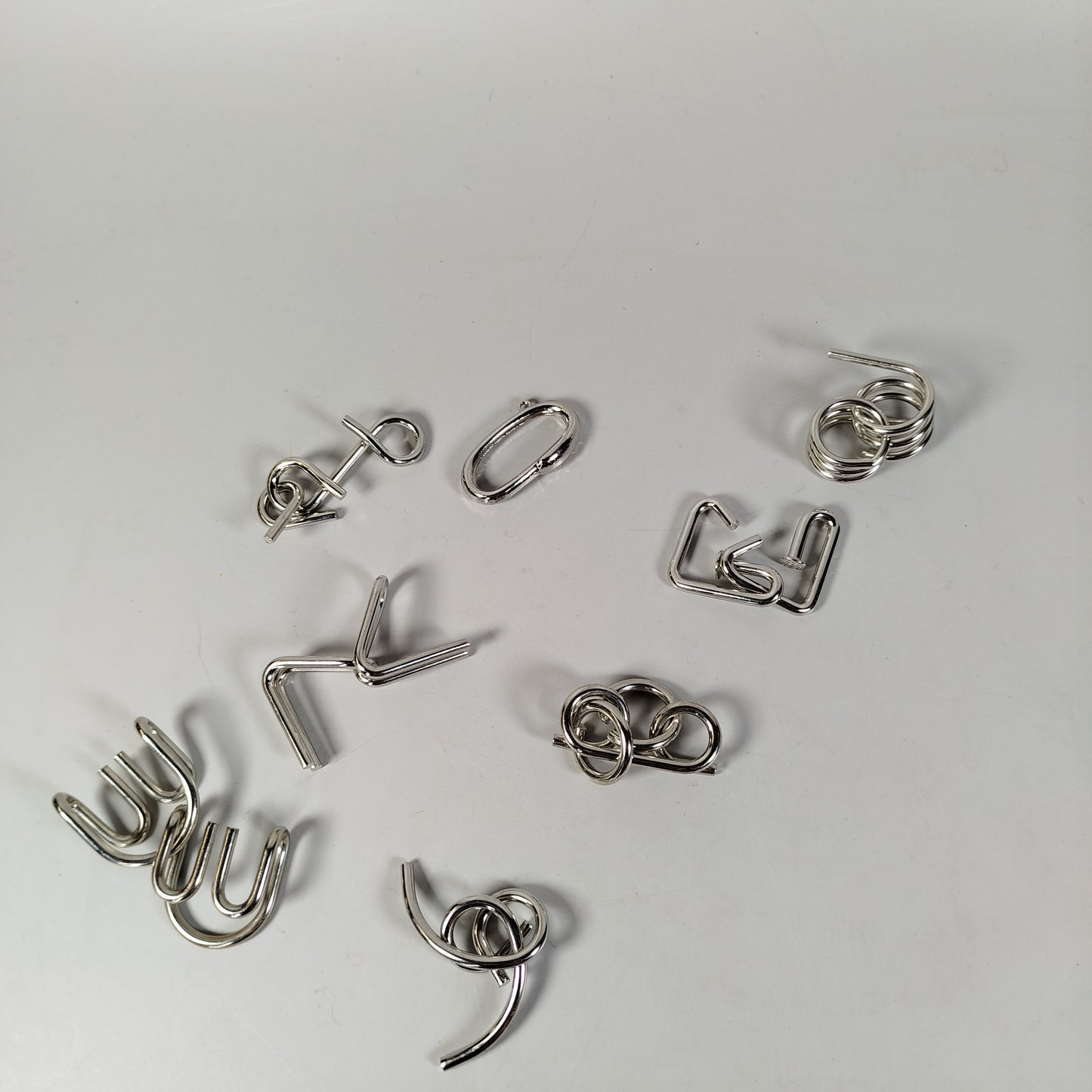 Rätsel-Bundle: Metallpuzzle-Set & BRIO Holzauto