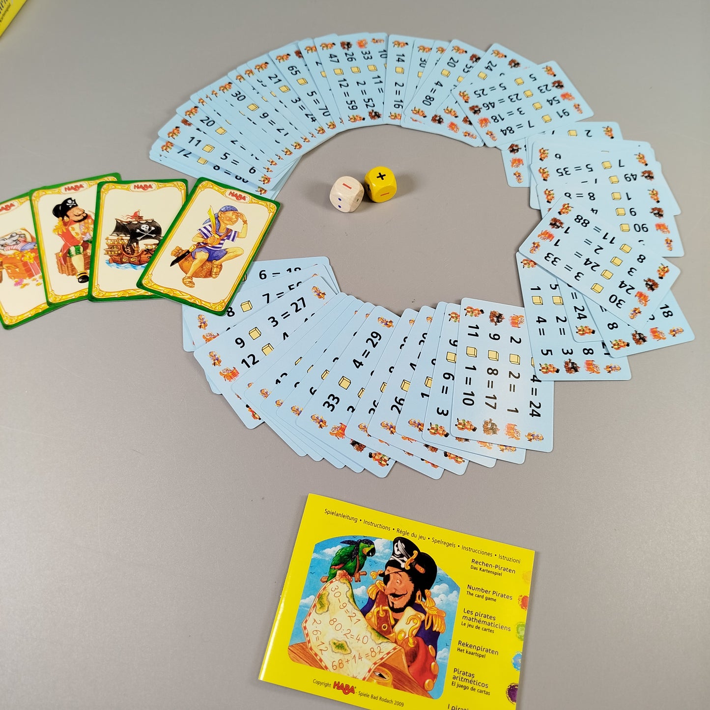 HABA Lernspiel Set - Kikeriki, Verkehrsspiel, Metallkoffer