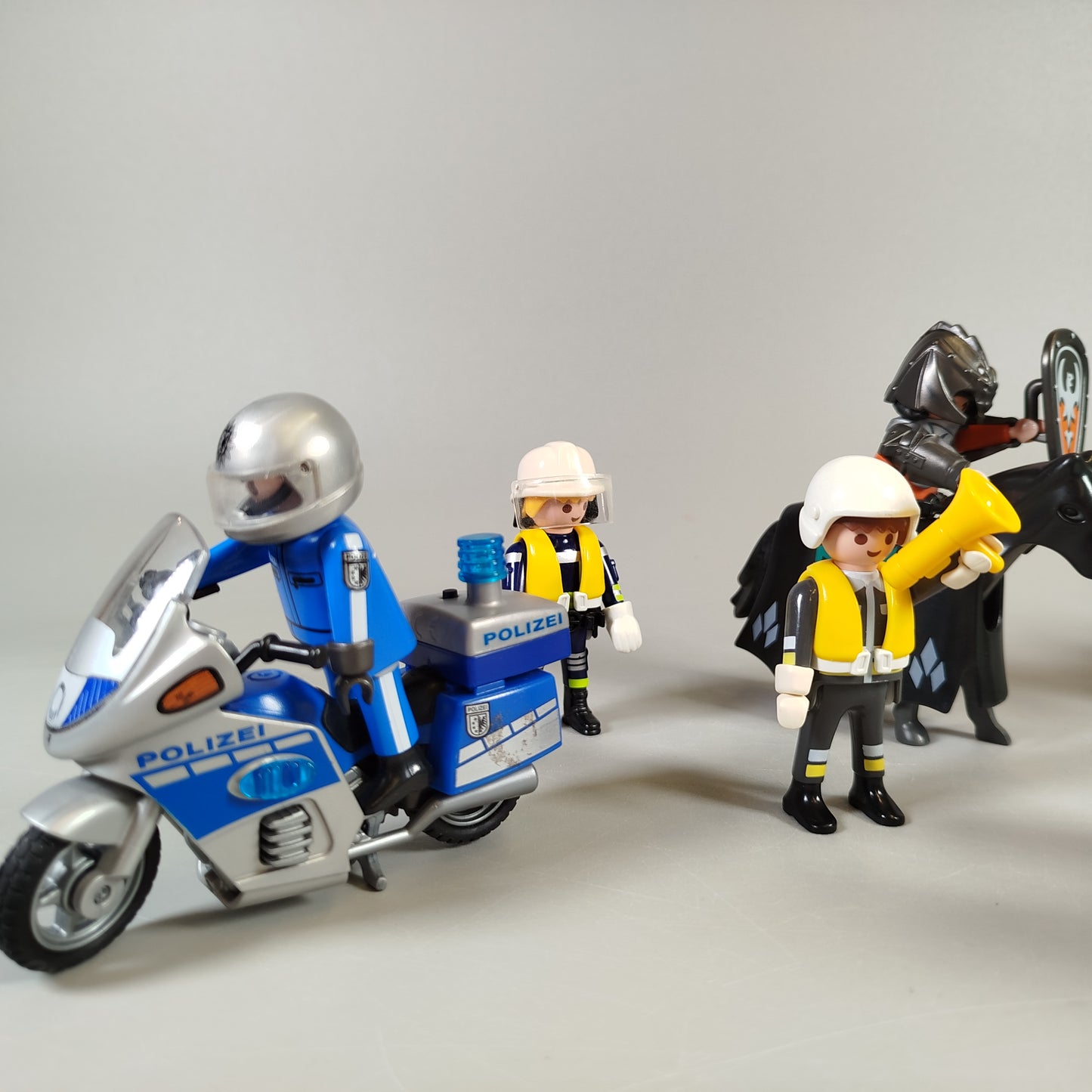 Playmobil Figuren-Set – Polizisten, Ritter, Feuerwehr – 7 Stück