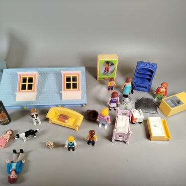 Playmobil Puppenhaus 5303 Großes Stadthaus, mit Möbeln, Figuren