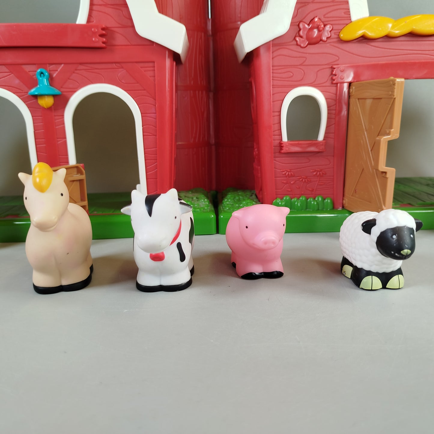 Spielzeug Scheunen-Set – Bauernhof, Set von 4 Tieren, wie neu