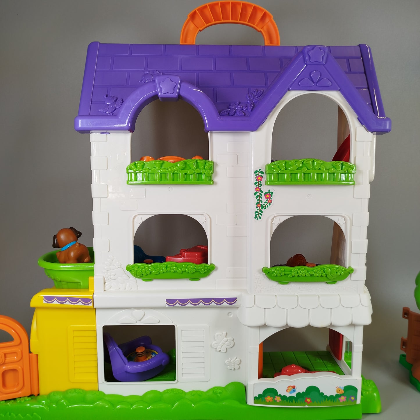 Interaktives Spielhaus mit Spielfigur & Rutsche