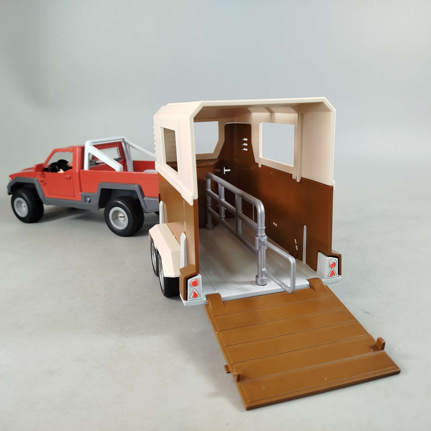Schleich Pferdetransporter Pick-up Anhänger & Fahrerfigur Neuwertig