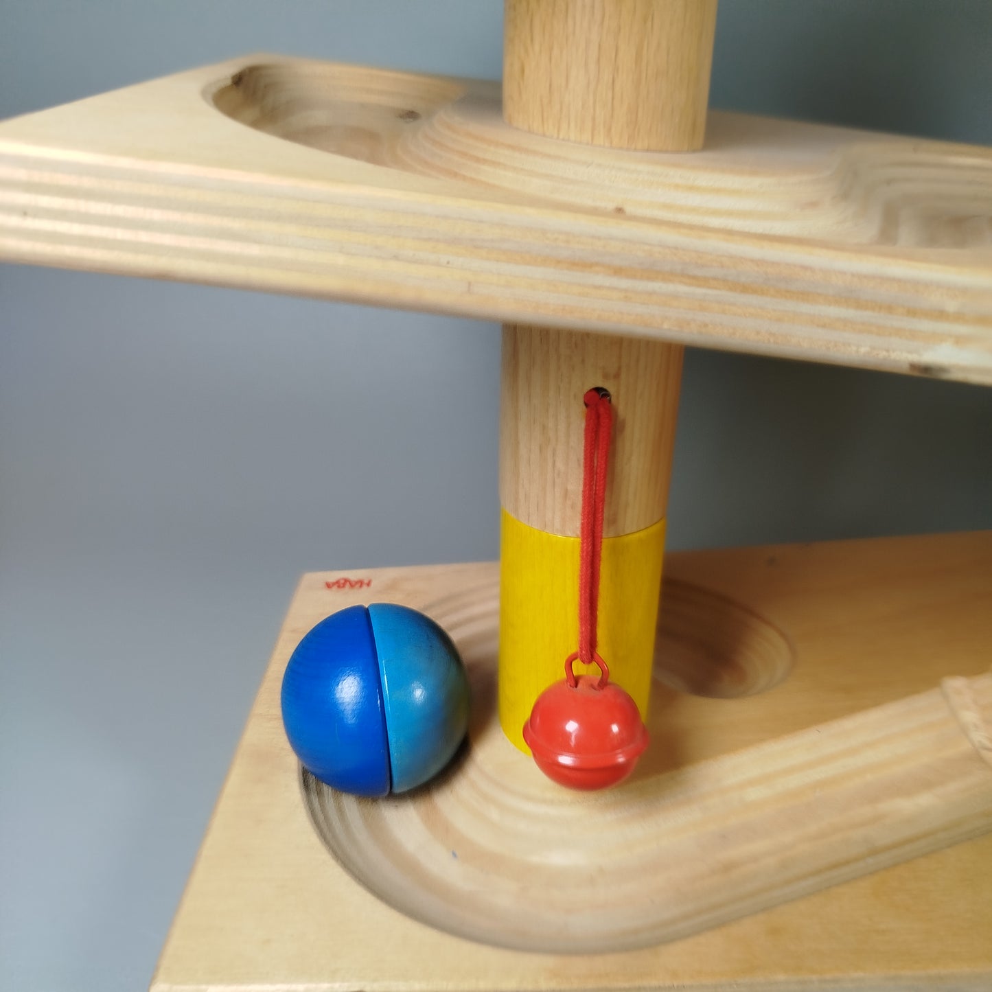 Haba Holz Kugelbahn Set – mit Glocken und bunten Kugeln