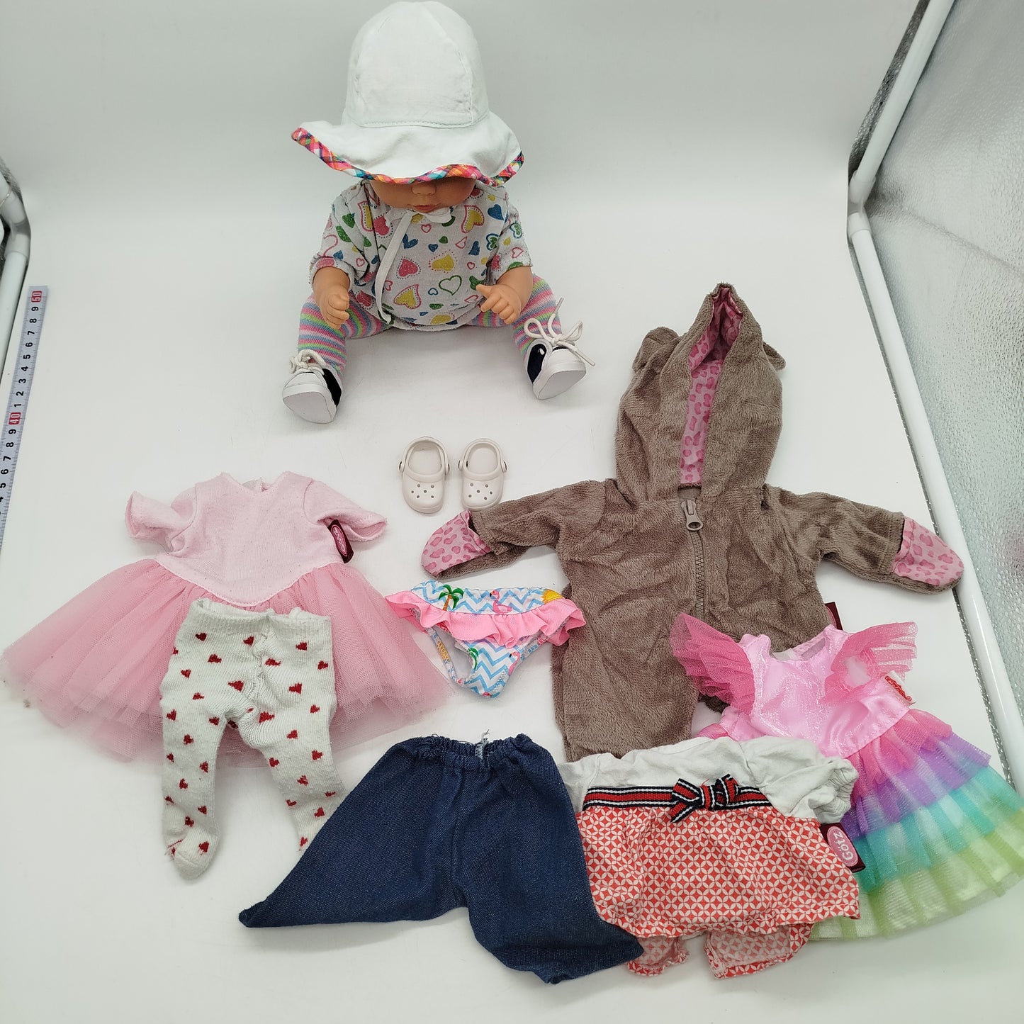 Babypuppe mit Kleidung & Zubehör