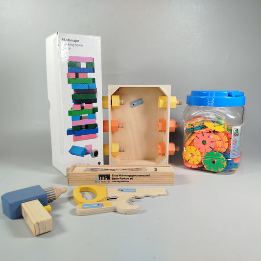 Diverse Bunte Bauscheiben, Mikado-Spiel, Stapelturm, Werkzeugkasten Bunte Bausc