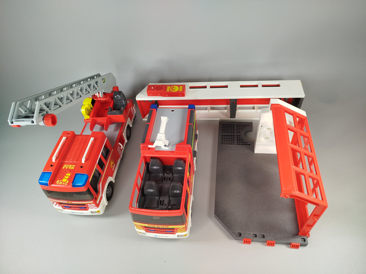 Feuerwehrset mit Station, 3 Fahrzeugen und Zubehör