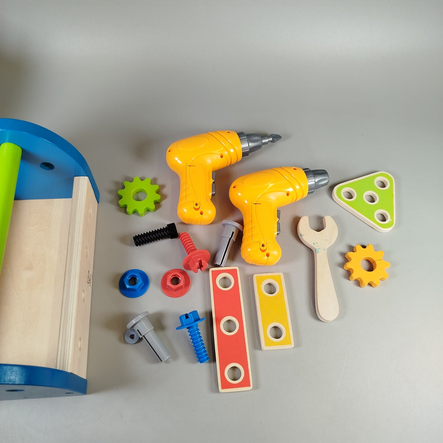 Hape Fix-It Werkzeugkasten 17-teiliges Holzspielzeug-Set, wie neu