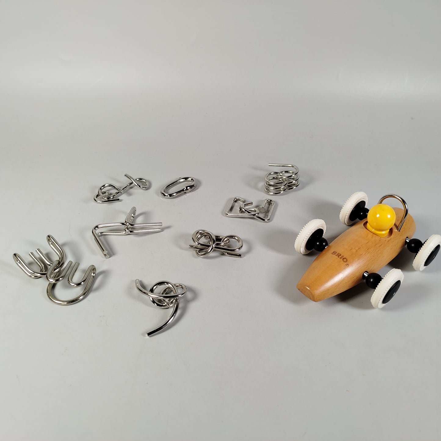 Rätsel-Bundle: Metallpuzzle-Set & BRIO Holzauto