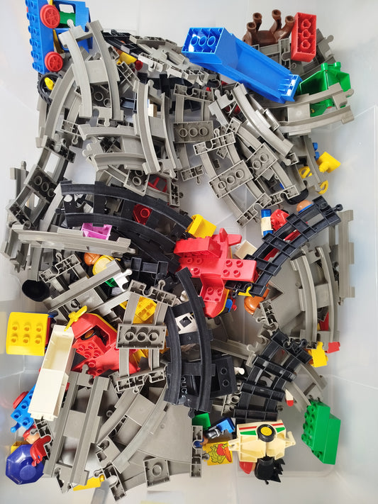 LEGO DUPLO Konvolut ca. 1,5 kg – Schienen, Bausteine & Figuren gemischt