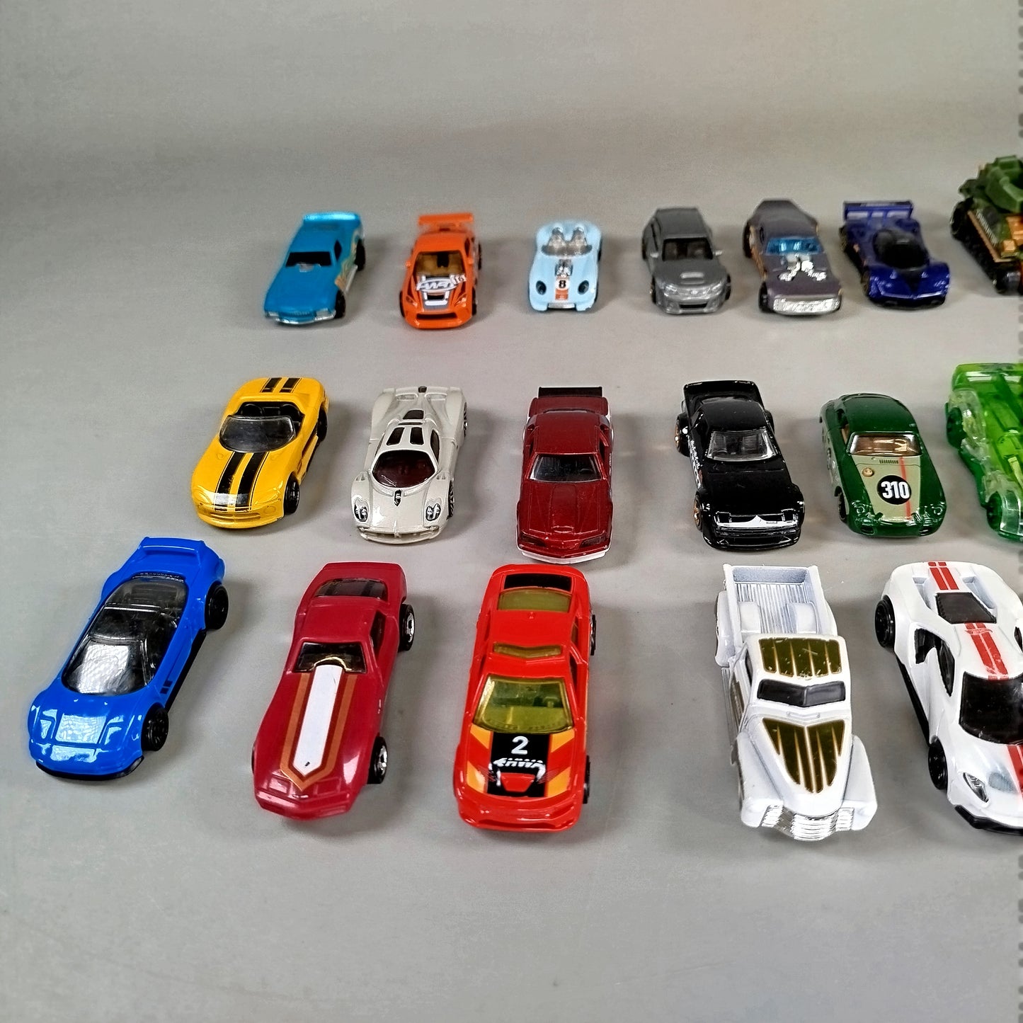 Mattel Miniaturautos – Set von 30, gut, ohne OVP