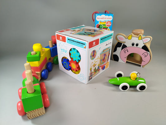 Babyspielzeug Set – Zug, Motorikwürfel, Klopfspiel, Auto