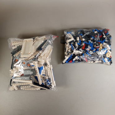 LEGO Technic 42025 Transportflugzeug – mit Anleitung