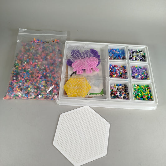 Bügelperlen Set – farbenfrohes Bastelset mit Steckplatten