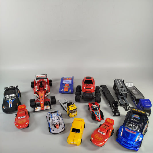 Verschiedene Rennwagen- und Fahrzeug-Set