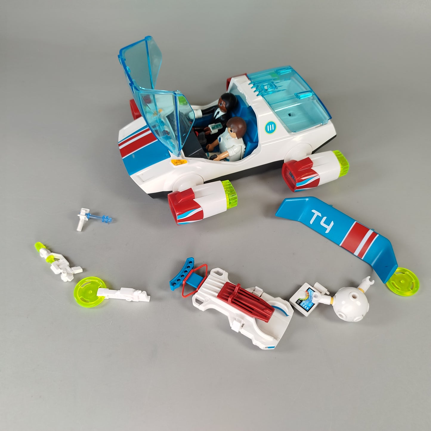 Futuristisches Sci-Fi Fahrzeug mit Figuren, gut erhalten