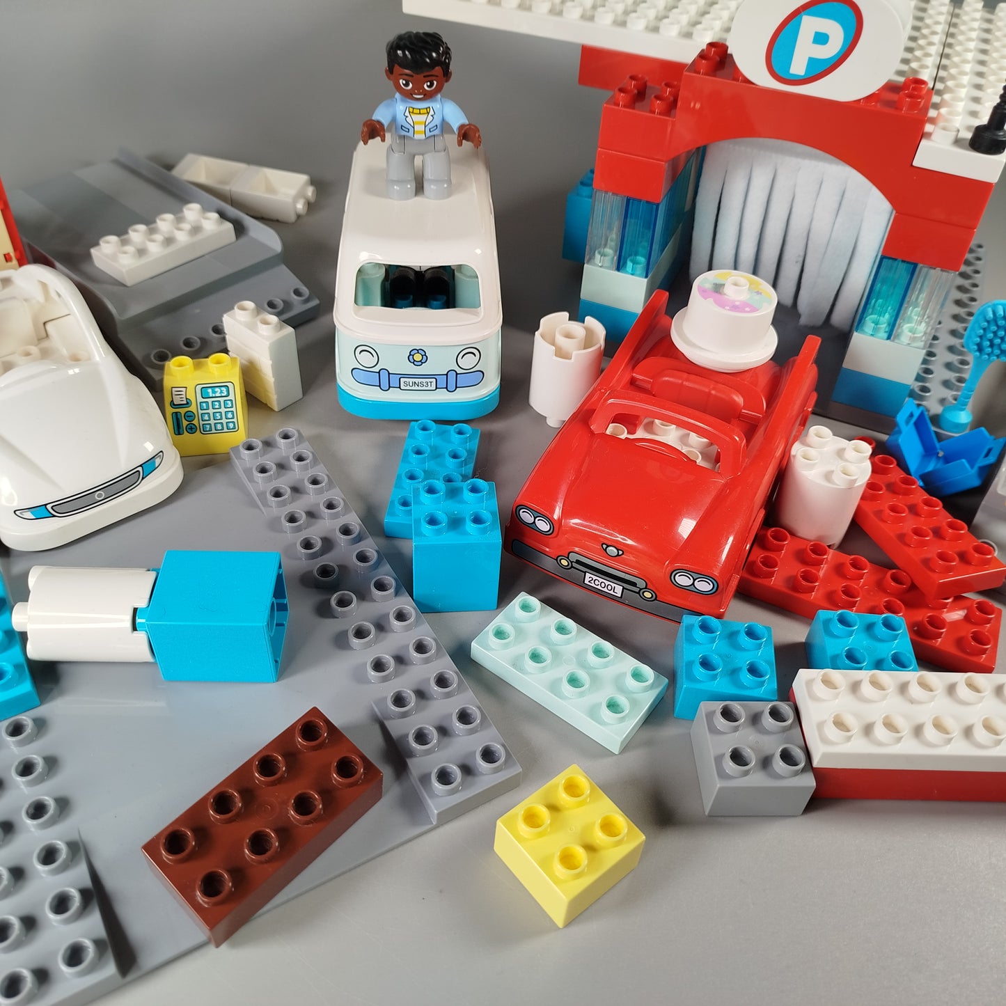 LEGO DUPLO Set - Parkhaus & Fahrzeuge mit Autowaschanlage