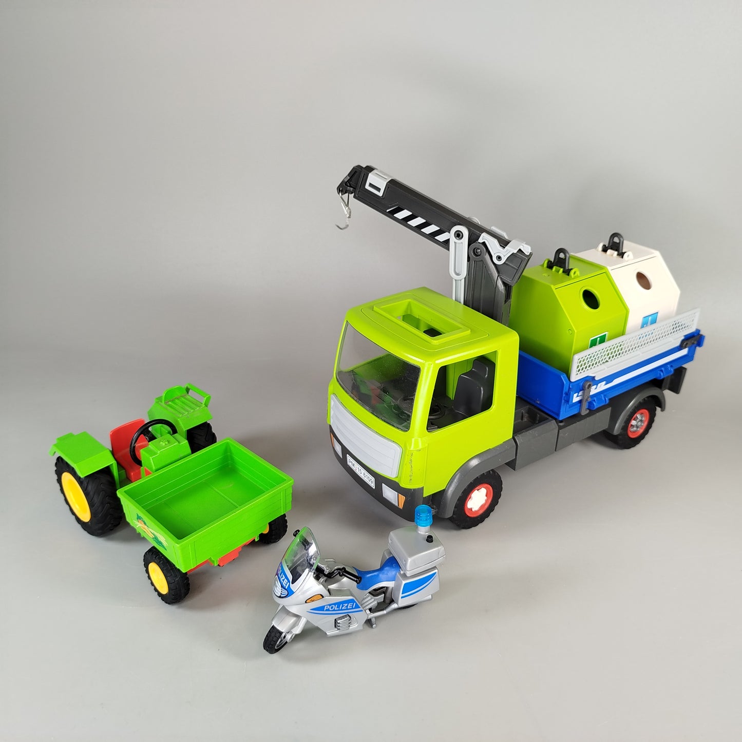 Playmobil Fahrzeuge Set von 3 – Kran, Traktor, Polizei-Motorrad