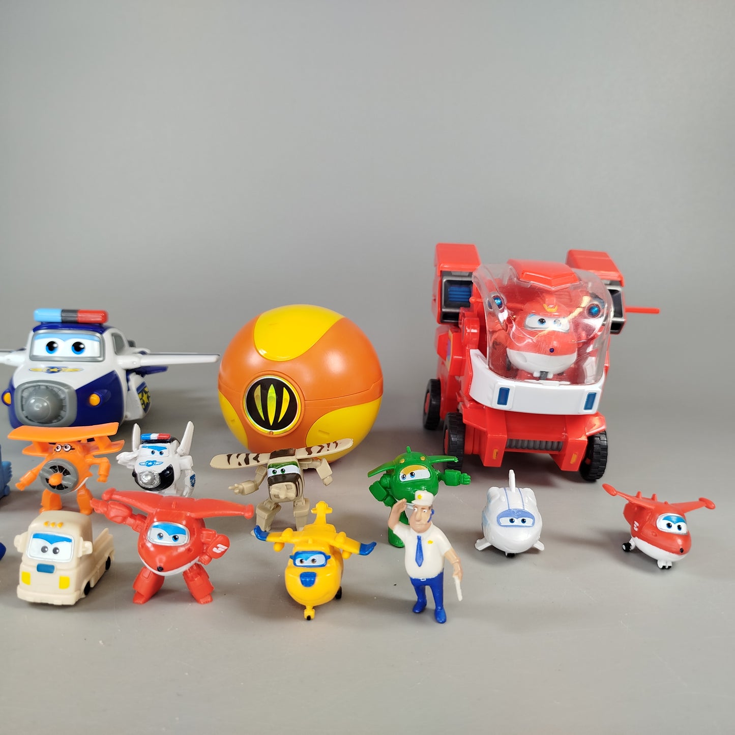 Super Wings Figuren Set - 18 Flugzeugfiguren