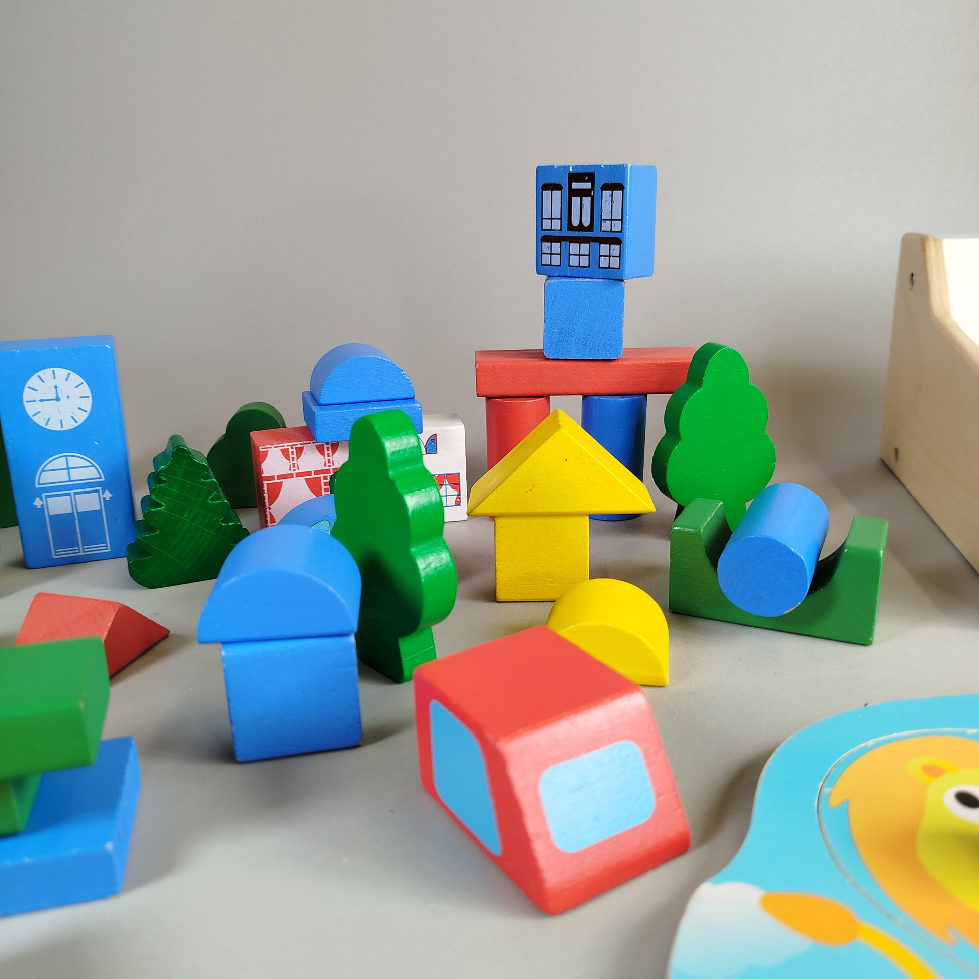 Holzspielzeug-Set - Bauklötze und Tier-Puzzle