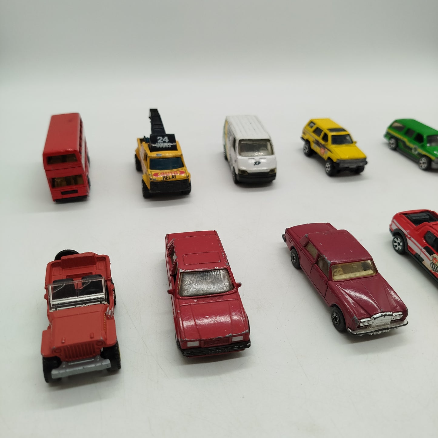 Bundle Matchbox Set von 12 Fahrzeugen & Flugzeugen, gebraucht, ab 6 Jahre