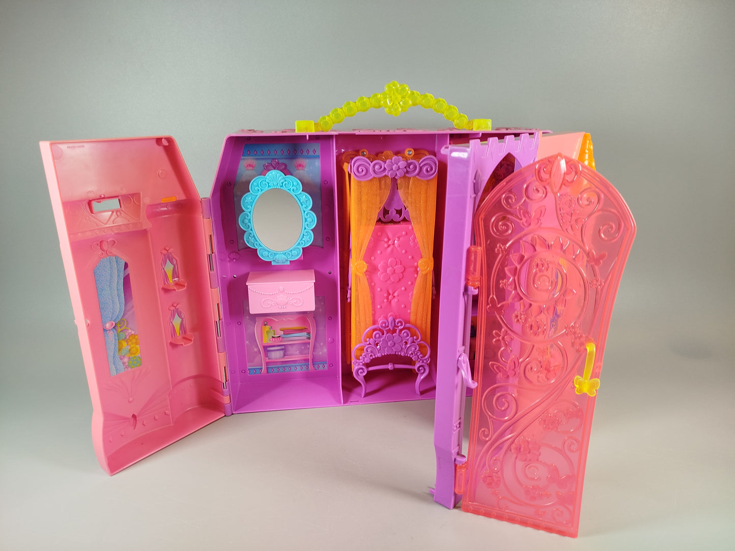 Barbie Königsschloss Spielset – Prinzessinnenburg mit Baldachin