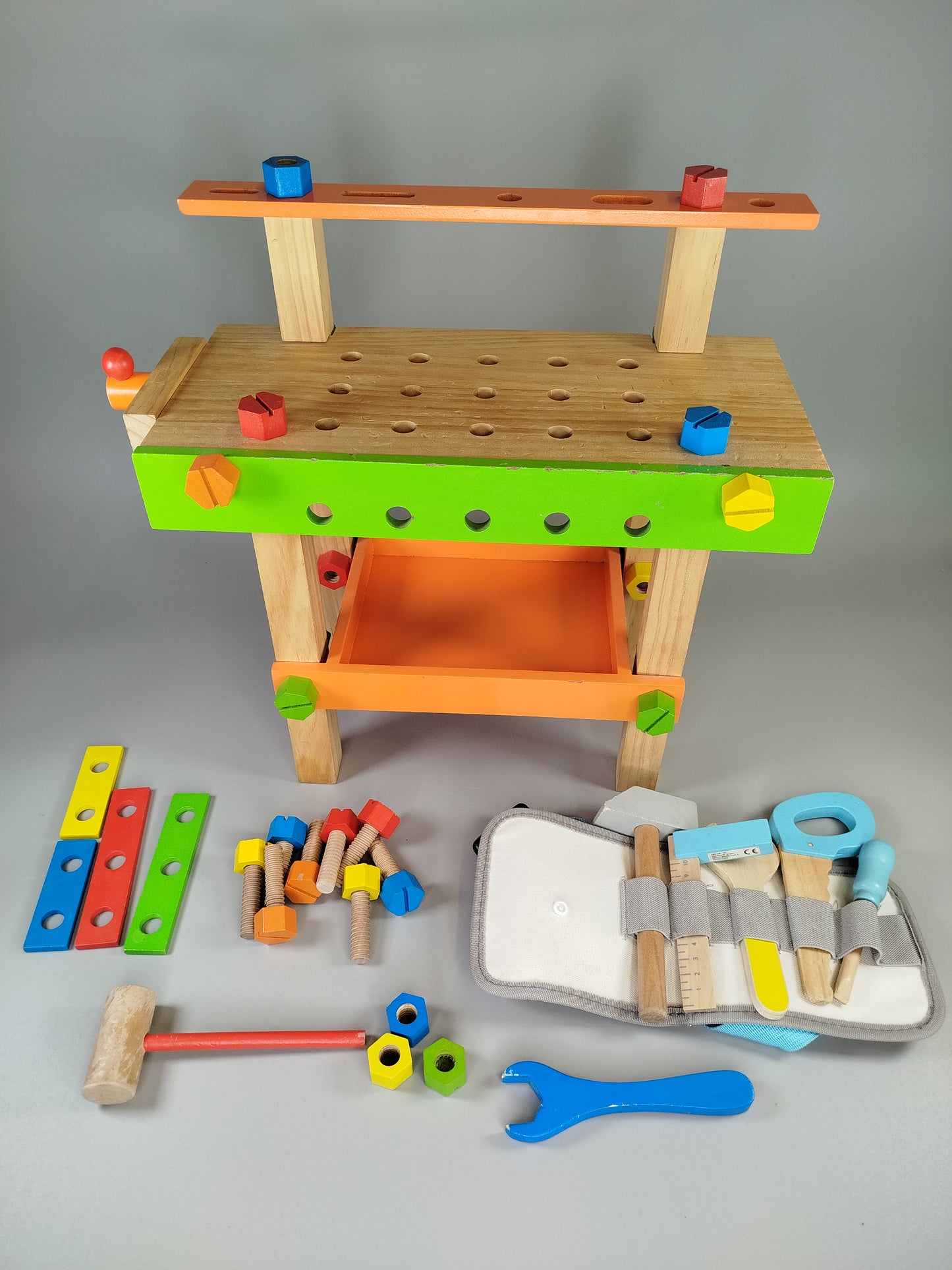 Spielset - Werkbank mit Werkzeug und Bauklötzen