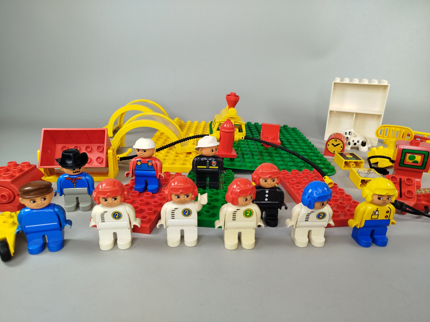 LEGO DUPLO Konvolut ca. 2,5 kg – Fahrzeuge, Figuren & Zubehör