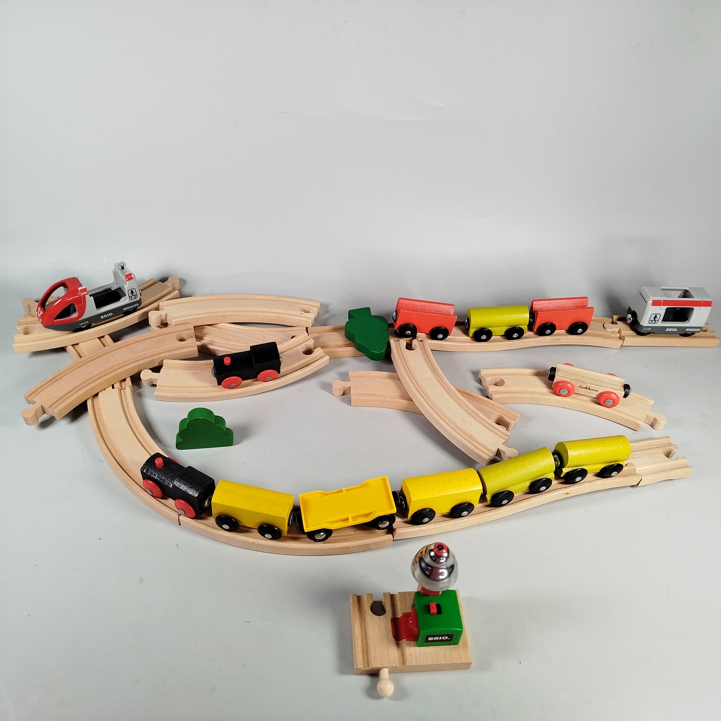 Brio Holz-Eisenbahn-Set mit Zügen & Zubehör