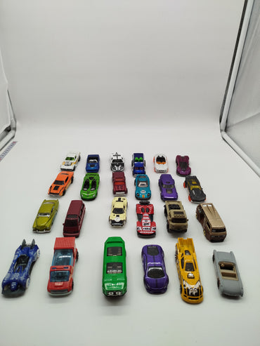 Hotwheels Miniaturautos Set von 24 Fahrzeugen