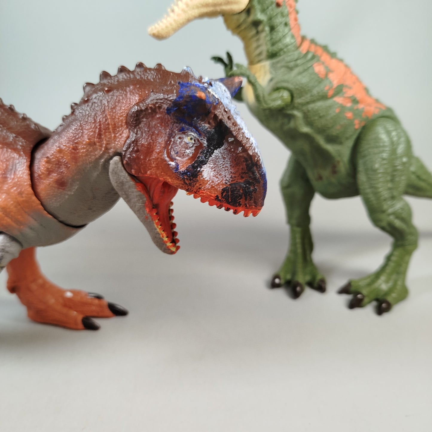 Mattel Jurassic World Set von 2 Dinosaurier Actionfiguren – Carnotaurus & Theropode