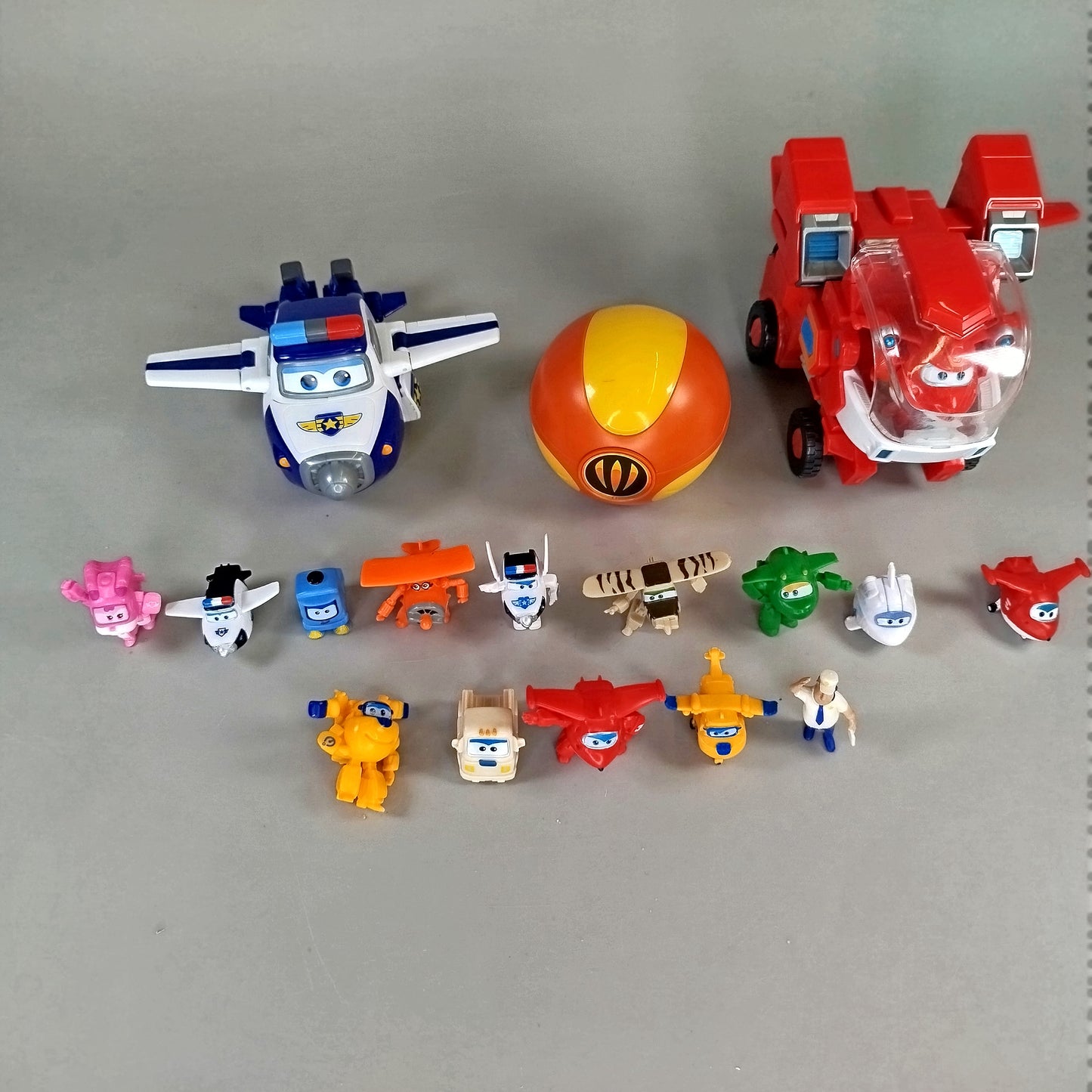 Super Wings Figuren Set - 18 Flugzeugfiguren