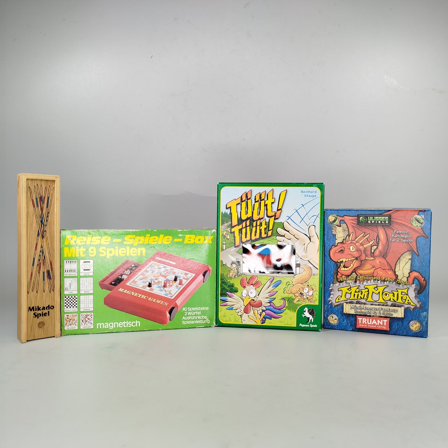 Verschiedene Marken Umfangreiches Spielset mit beliebten Brett- und Kartenspielen