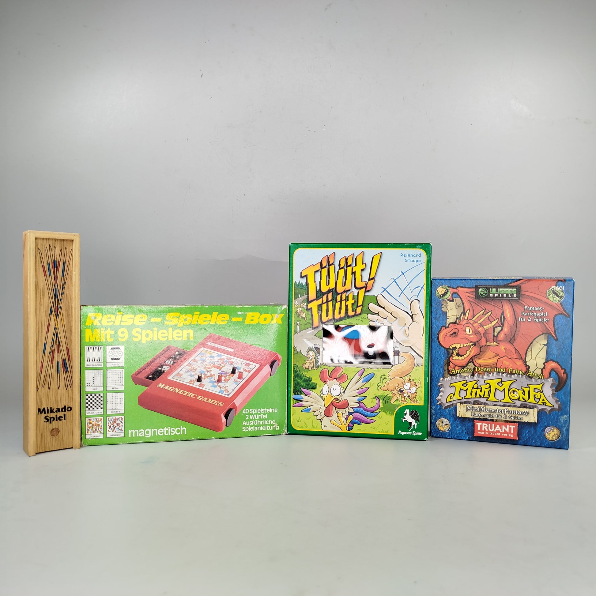 Verschiedene Marken Umfangreiches Spielset mit beliebten Brett- und Kartenspielen