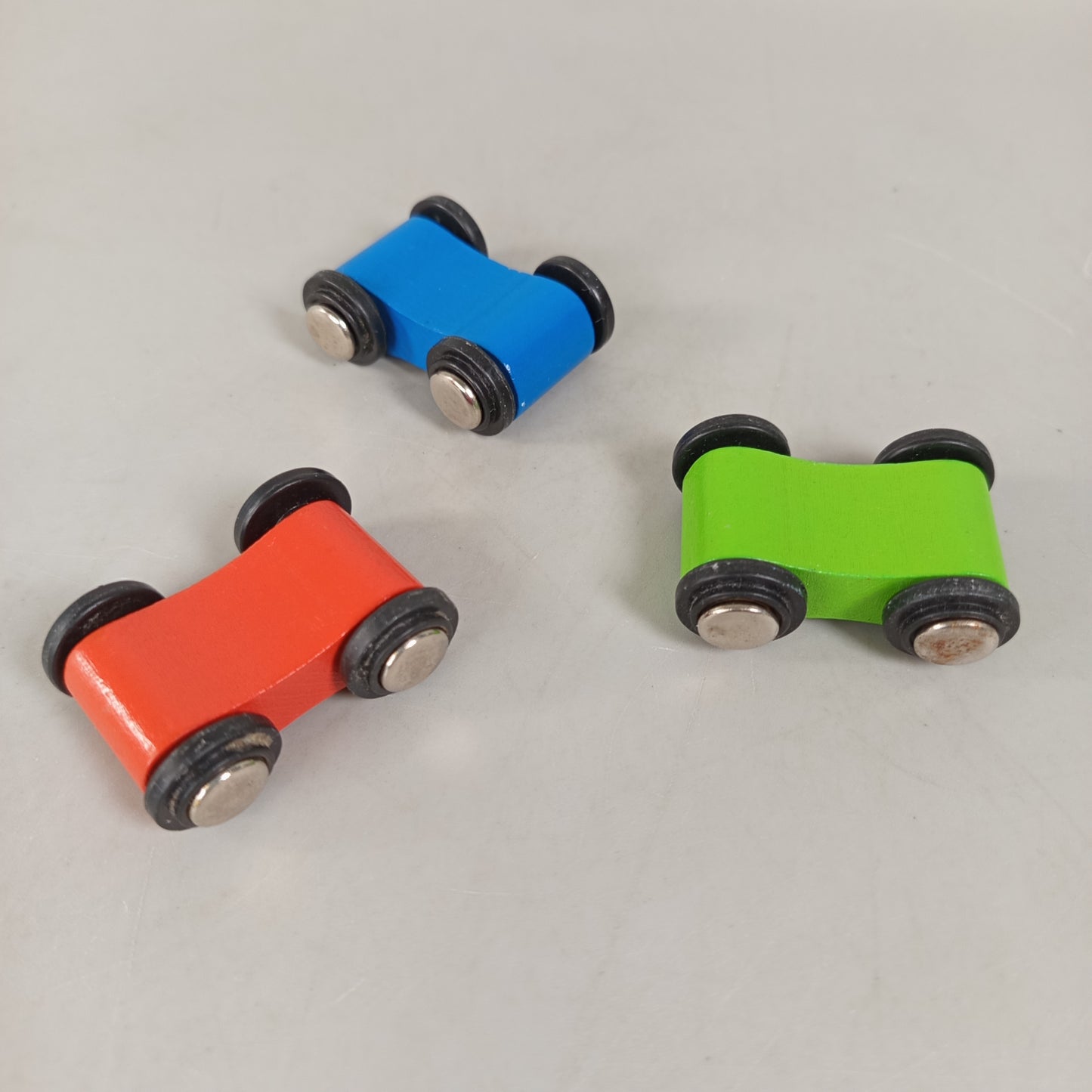 Holz Rollbahn Autorennbahn mit 3 Autos Motorikspielzeug