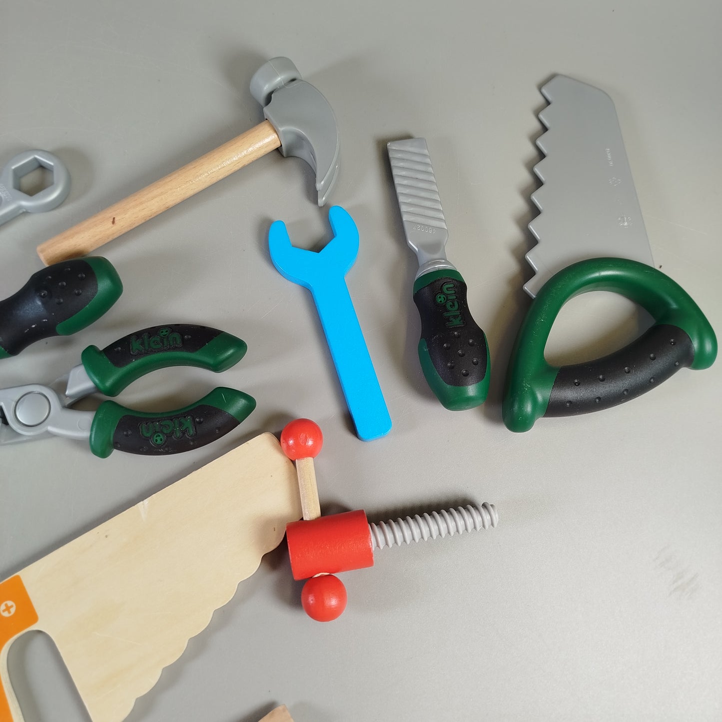 klein Bosch Werkzeugset - Kinder Werkzeugkasten Spielzeug