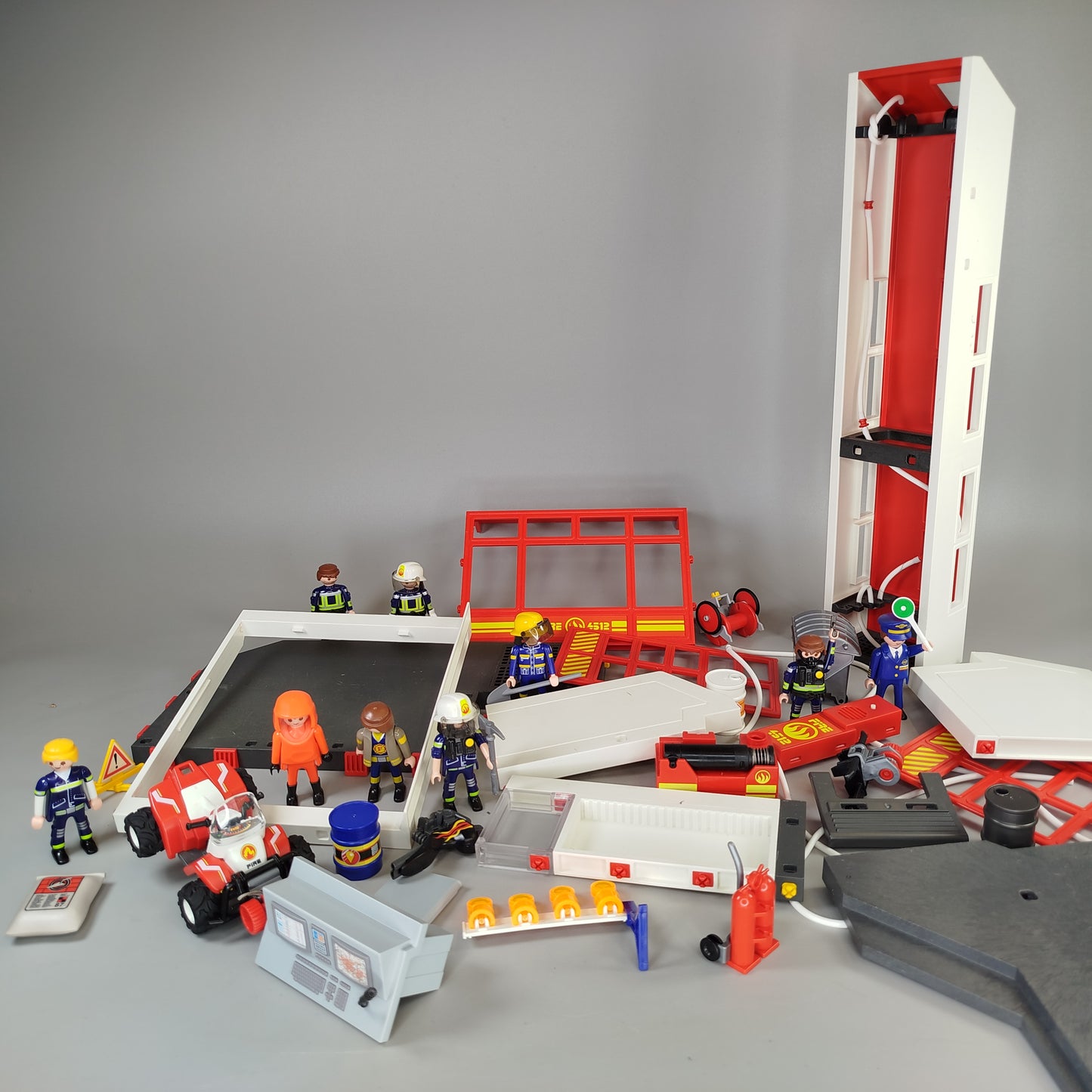 Playmobil Feuerwehrstation 4512 – Set mit Figuren & Fahrzeugen, ca. 1,3 kg