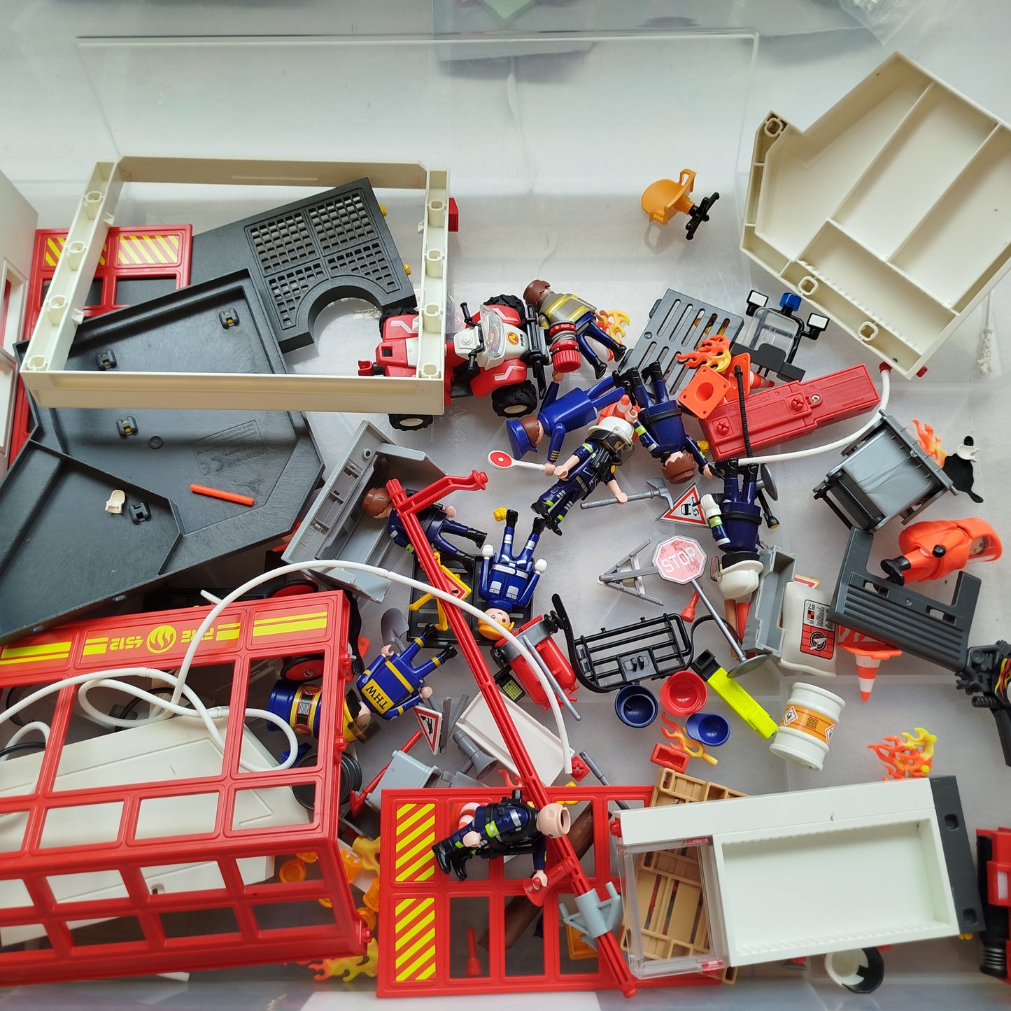 Playmobil Feuerwehrstation 4512 – Set mit Figuren & Fahrzeugen, ca. 1,3 kg