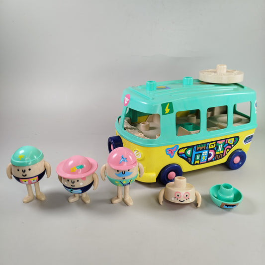 les mini MONDES Spielset - Campingbus mit Figuren