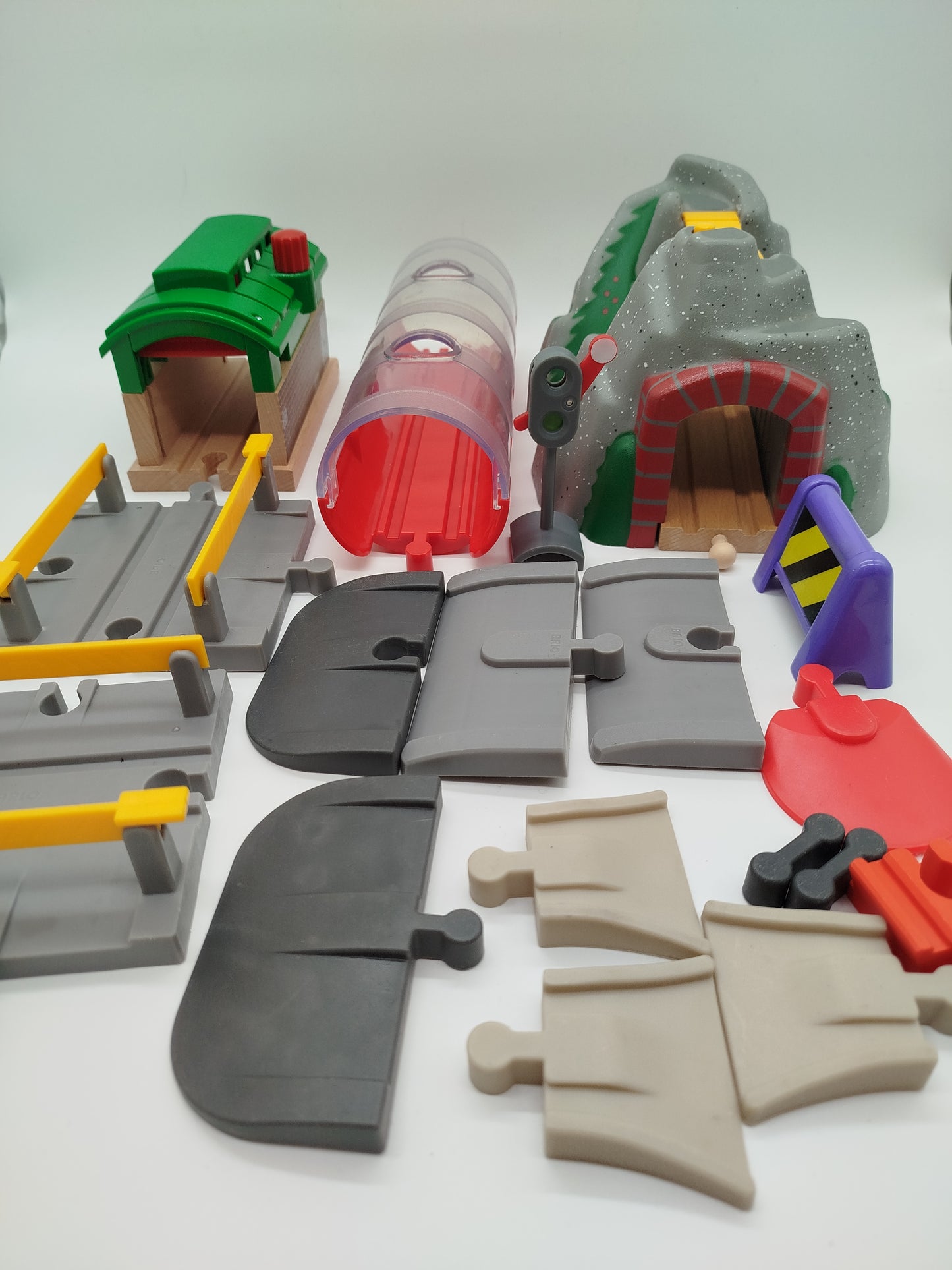 BRIO Brio Holzeisenbahn Set – Autohaus, Schienen & Zubehör