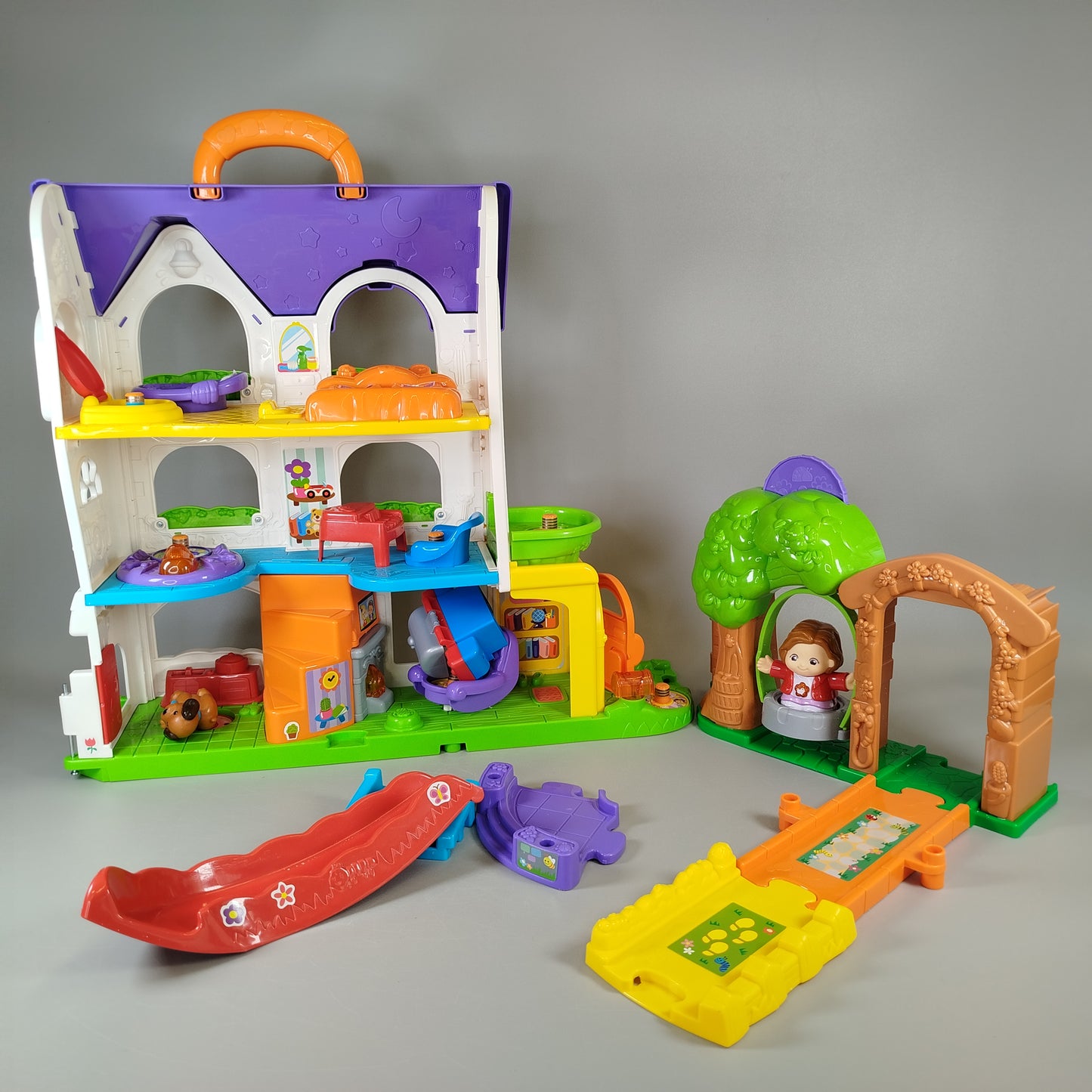 Interaktives Spielhaus mit Spielfigur & Rutsche