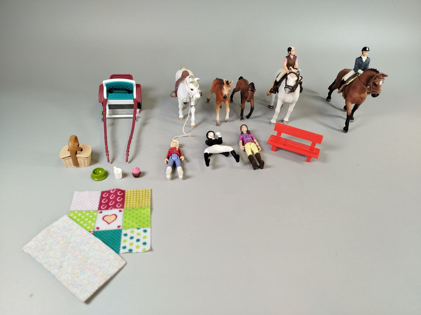 Schleich Pferde-Bauernhof Spielset – Camping mit Figuren & Zubehör