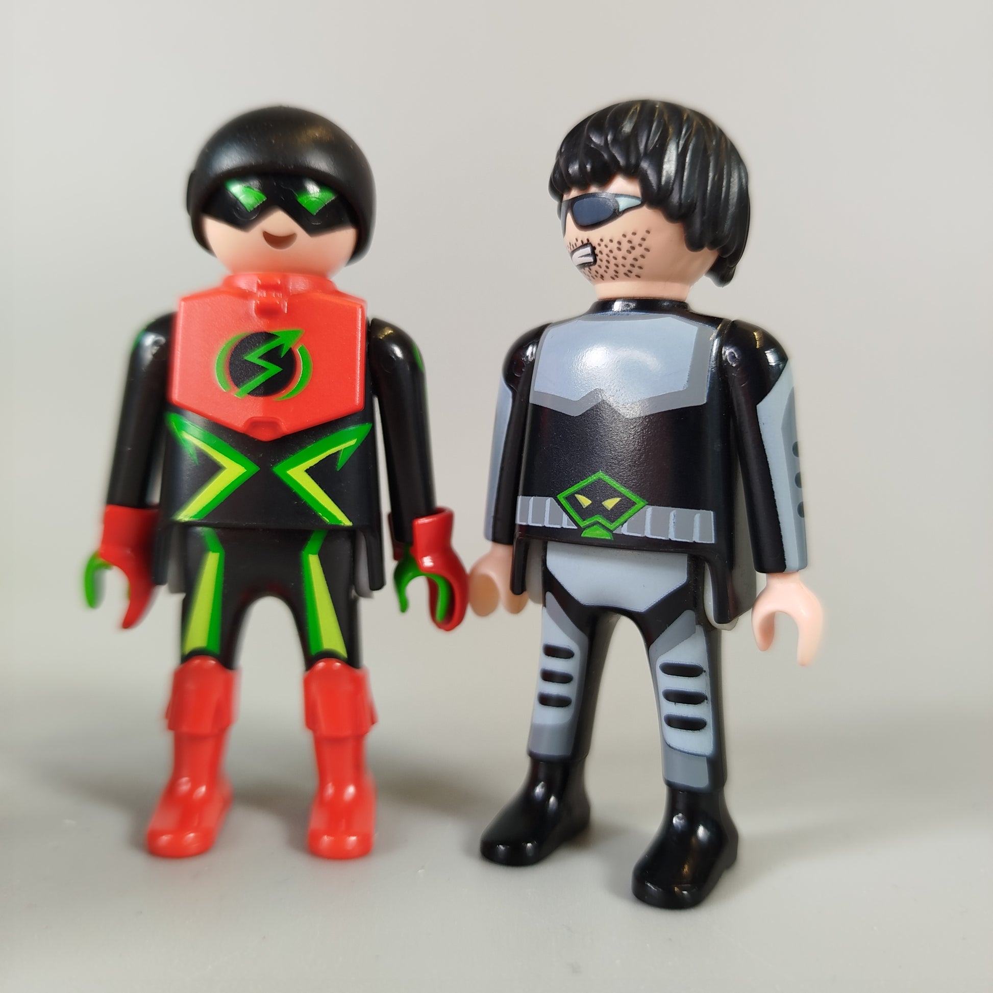 Playmobil Spielfiguren-Set mit Räubern, Helden und Tieren